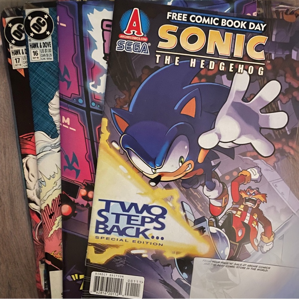 Sonic the Hedgehog Special Edition Comic + Four Extra Comics